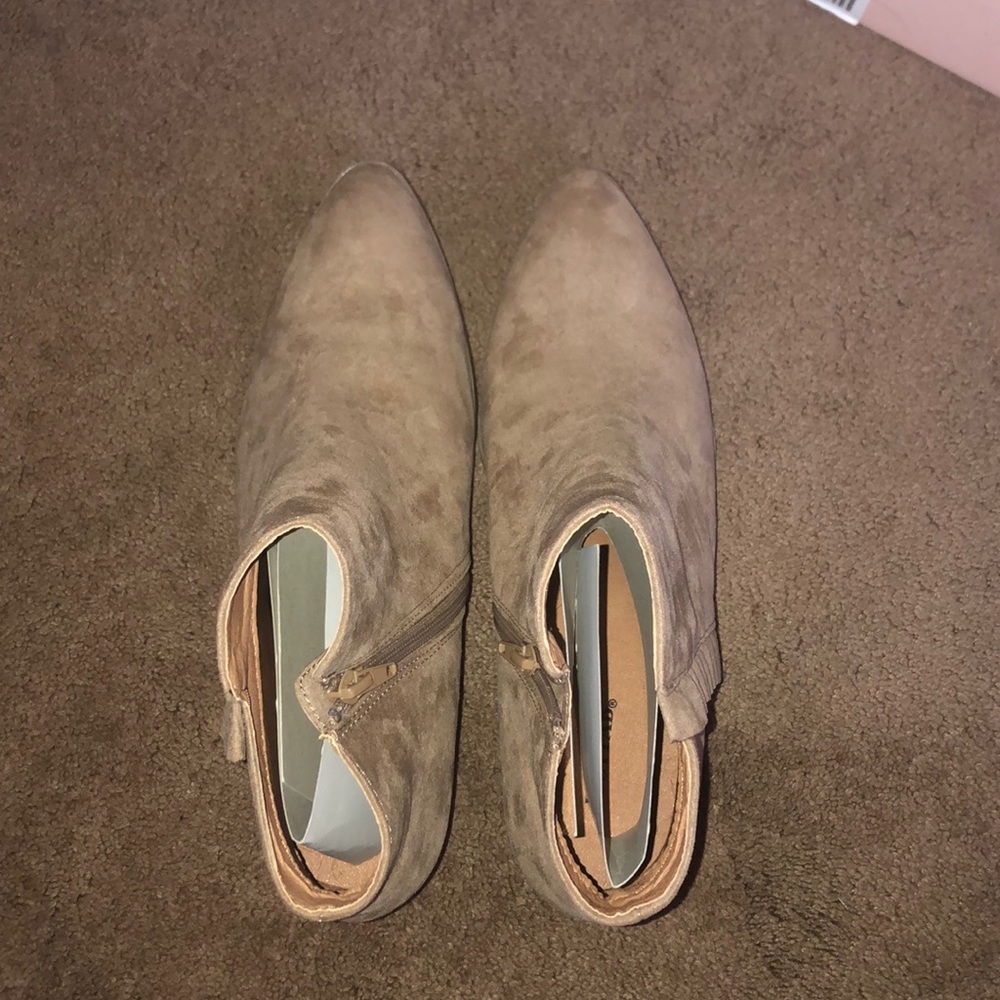 Ruffle Booties - Picture 2 of 6